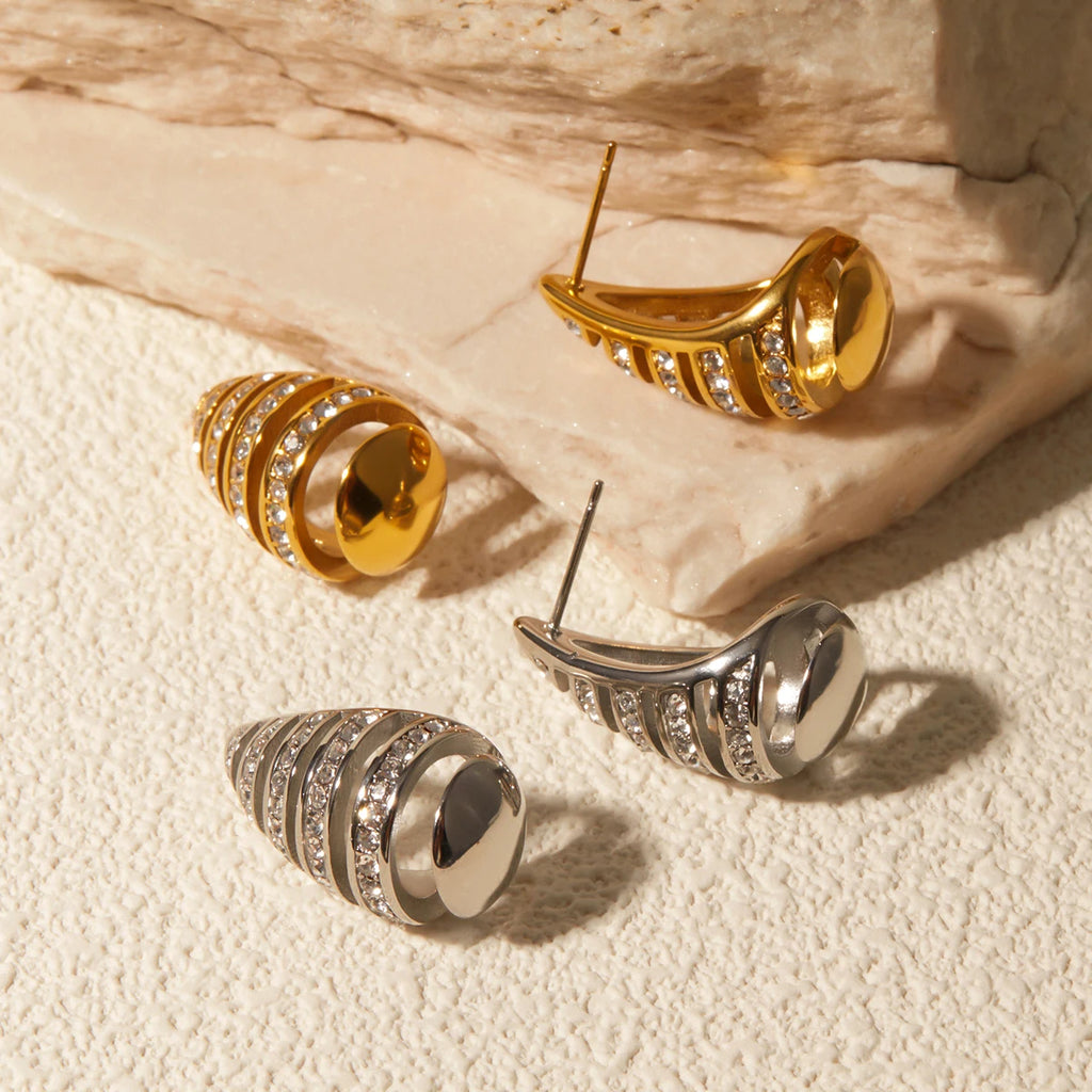 Orecchino a goccia d'acqua cavo striato minimalista placcato in oro 18k in acciaio inossidabile con strass incastonati, gioielleria europea di tendenza e di grande effetto