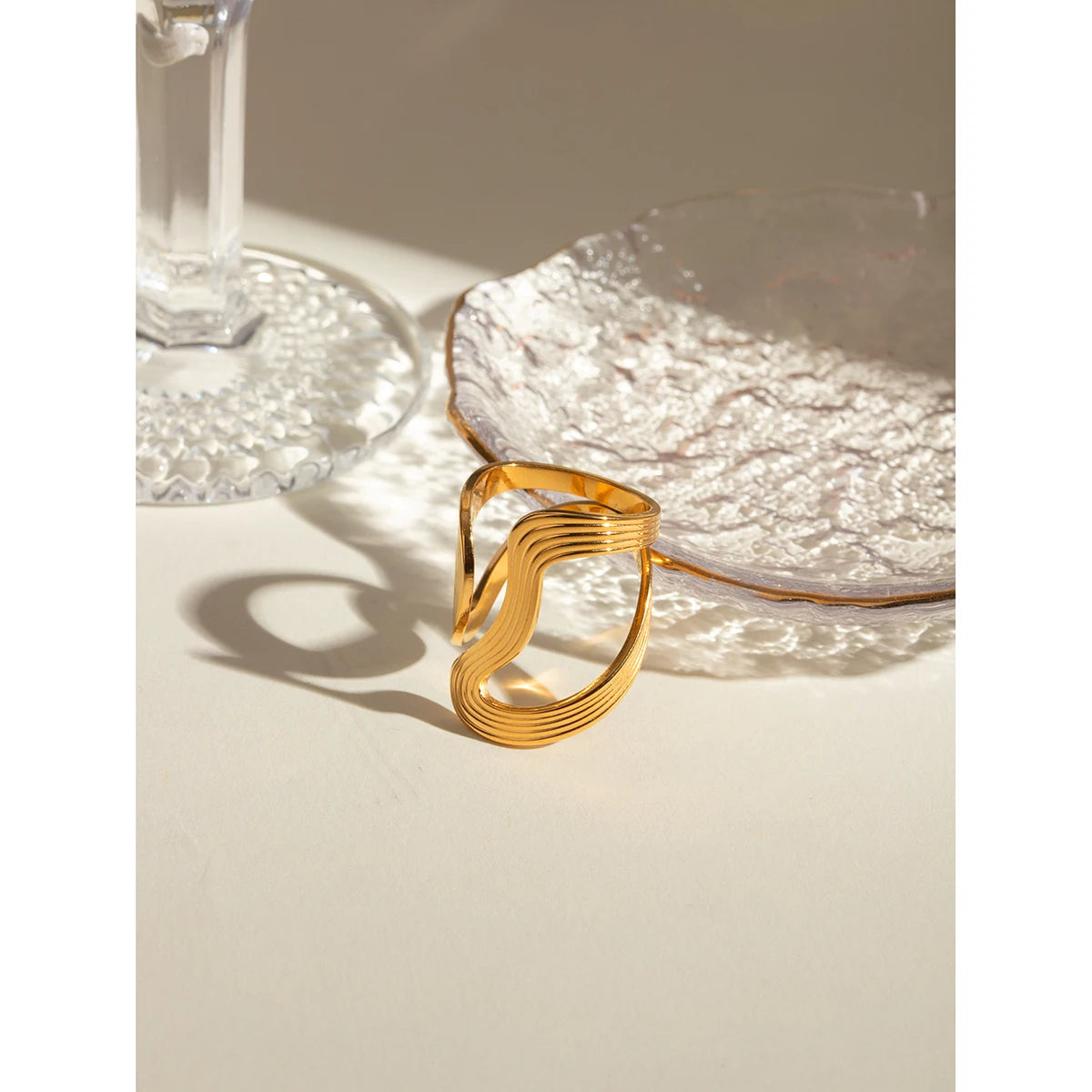 Roestvrijstalen minimalistische speciaal gevormde draadopening ring goudkleur licht gezellig vrouwen 18K PVD gecoate waterdichte sieraden