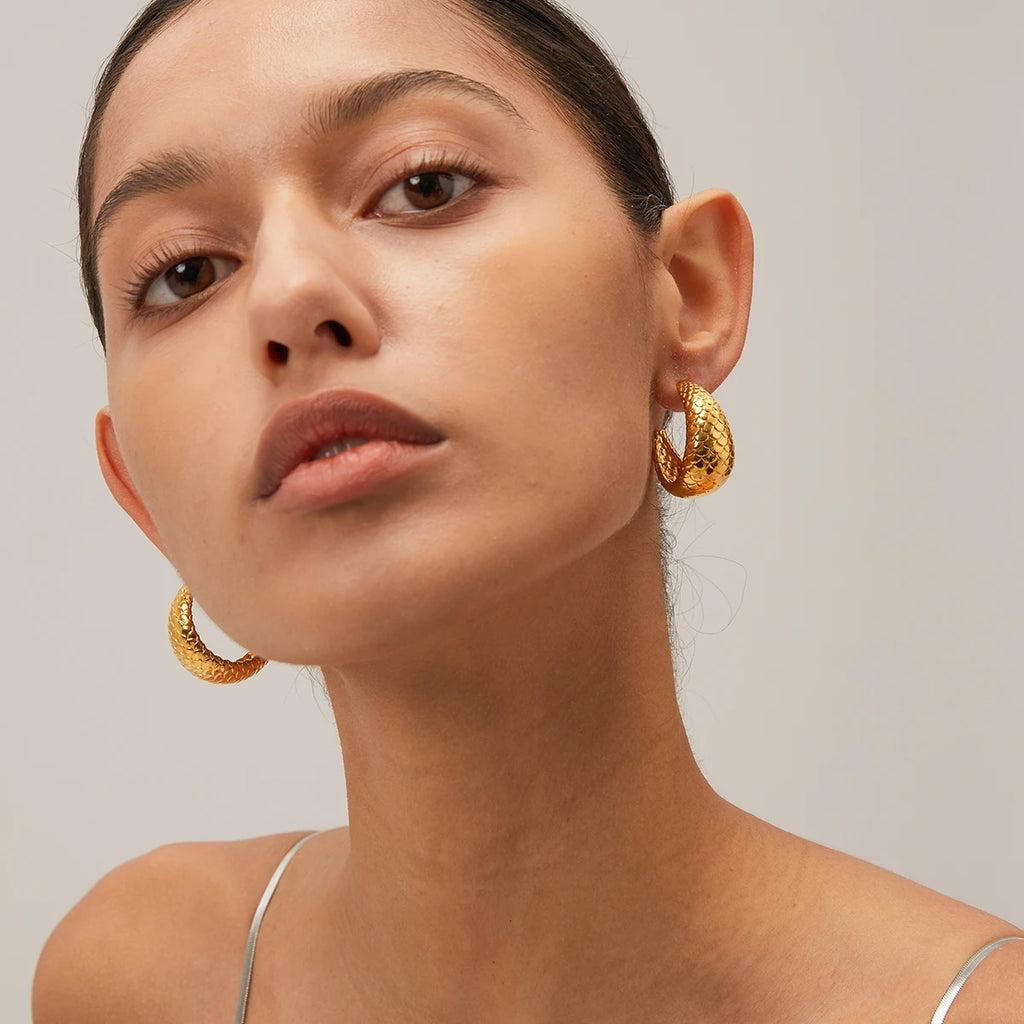 18k forgyldt rustfrit stål Lys Hyggeligt Unikt Design Fiskeskala C-formede Øreringe Rustfri Kvinder Bijoux Femme Gala Gave