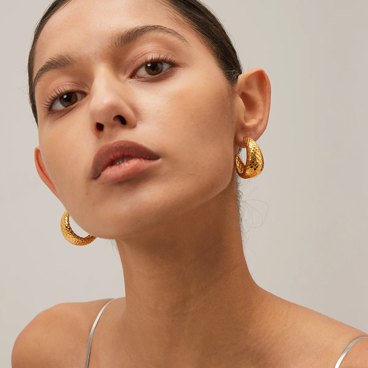 18k forgyldt rustfrit stål Lys Hyggeligt Unikt Design Fiskeskala C-formede Øreringe Rustfri Kvinder Bijoux Femme Gala Gave