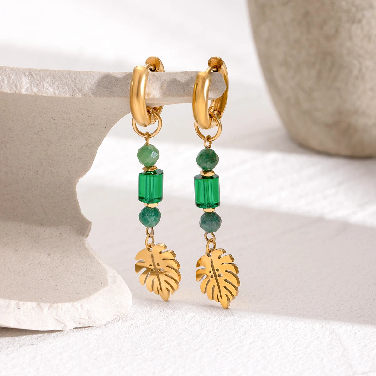 Boucles d'oreilles créoles feuille en cristal de pierre naturelle plaquées or 18 carats pour femmes, bijoux de mode en acier inoxydable de haute qualité, cadeau de gala