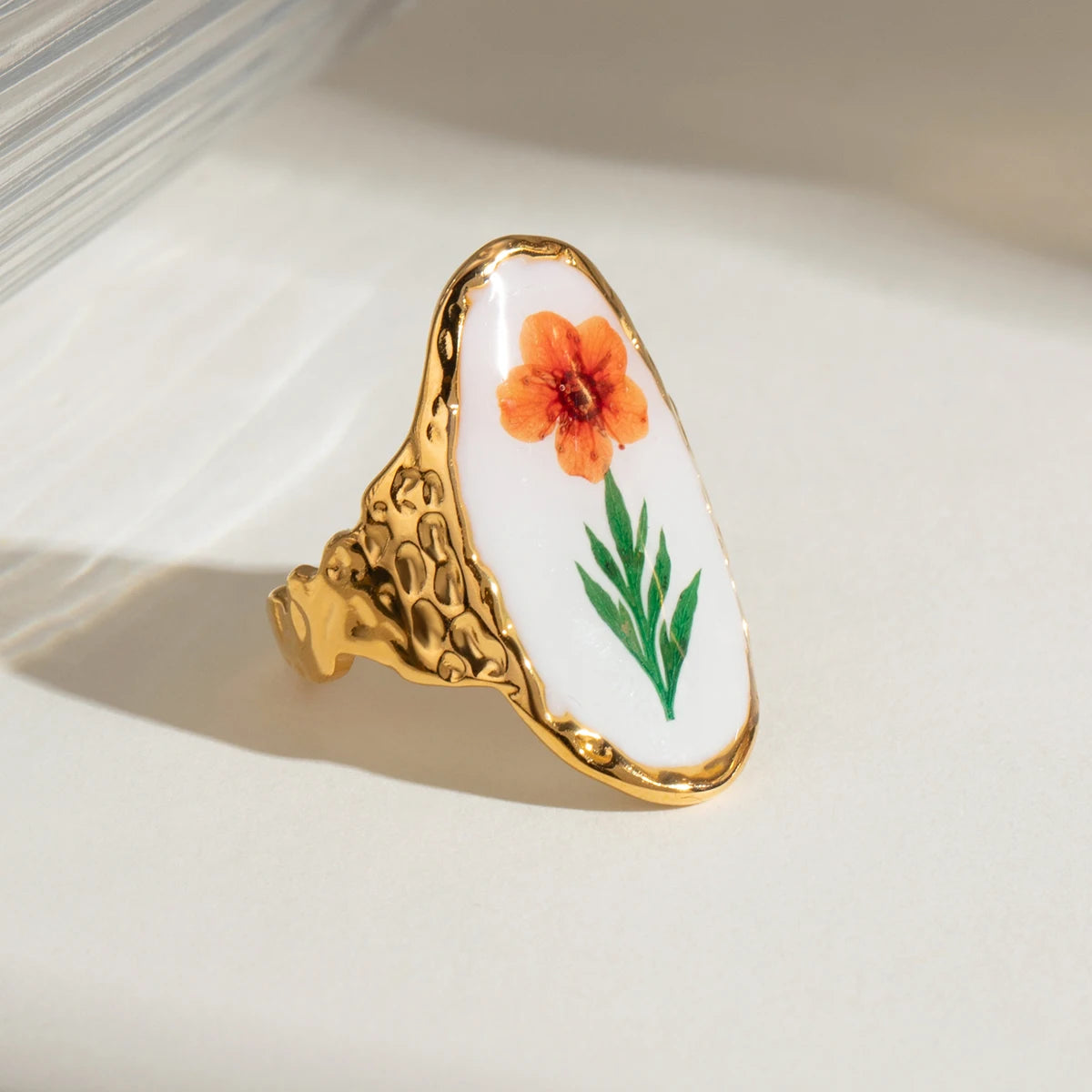 Literarischer Retro Weißer Tropfen Öl Grün Getrocknete Blume Offener Ring 18K Goldbeschichteter Schmuck Edelstahl Damen Wasserdichtes Geschenk
