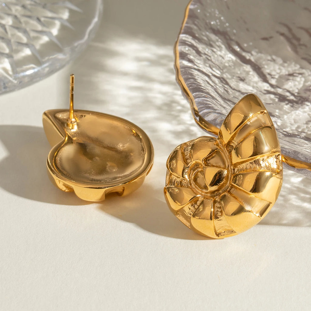 Minimalistisk 18K Beach Rustfrit Stål Konkylie Ribbet Ocean Breeze Øreringe Kvinder Anti Allergisk Elegant Charm Daglige smykker