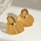 Minimalistisk 18K Beach Rustfrit Stål Fiskehale Ribbede Polerede Stud Øreringe Kvinder Anti Allergisk Elegant Charm Daglige smykker