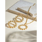 مجموعه گردنبند و گوشواره مینیمالیستی با روکش PVD طلای 18 عیار، سبک، راحت، از جنس استیل ضدزنگ به شکل صدف گرد، جواهرات زنانه مد روز و باکیفیت