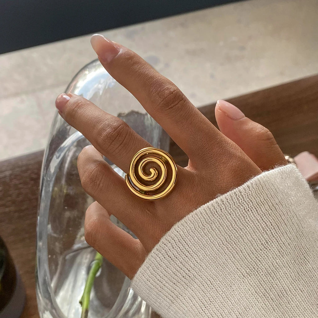 Geometric 18K Gold Plated Stainless Steel Spiral Design Closed Ring Women Metal Texture Waterproof Daily Simple Stylish Jewelry