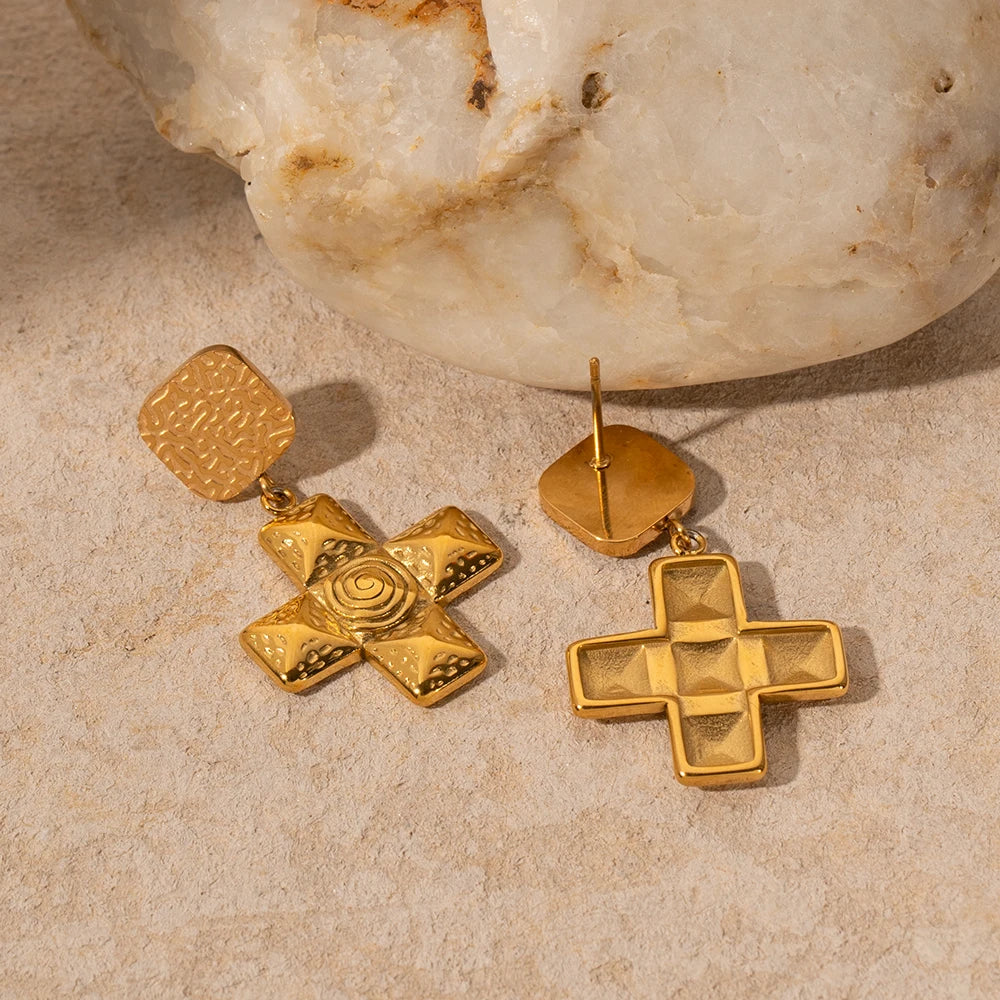 Anløbssikker 18K forgyldt rustfrit stål Gevinddesign Minimalistisk Cross Pendant Øreringe Til Damer Øre Designer smykker