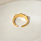 2024 Delicate Stainless Steel 18k Gold Stainless Steel Shell Shaped Opening Ring Gold Color Texture Trend Jewelry for Women