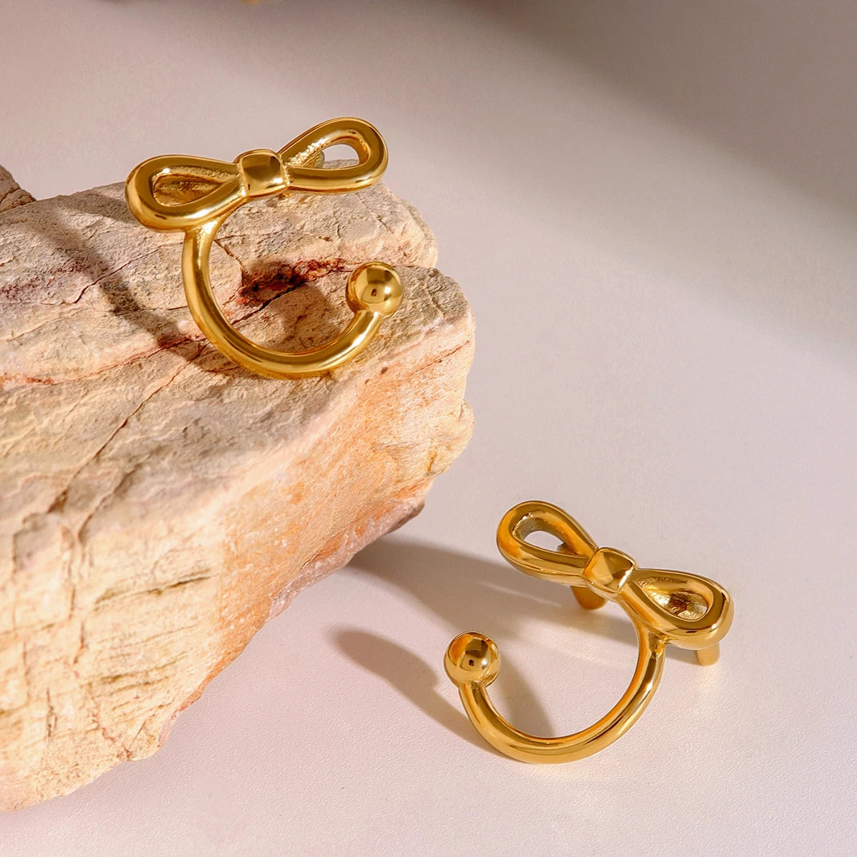 Minimalistisk 18k forgyldt lys Hyggelig sløjfe øreknogleklemme Kvinder Charmerende Rustfrit Stål Vandtæt Individualistiske smykker