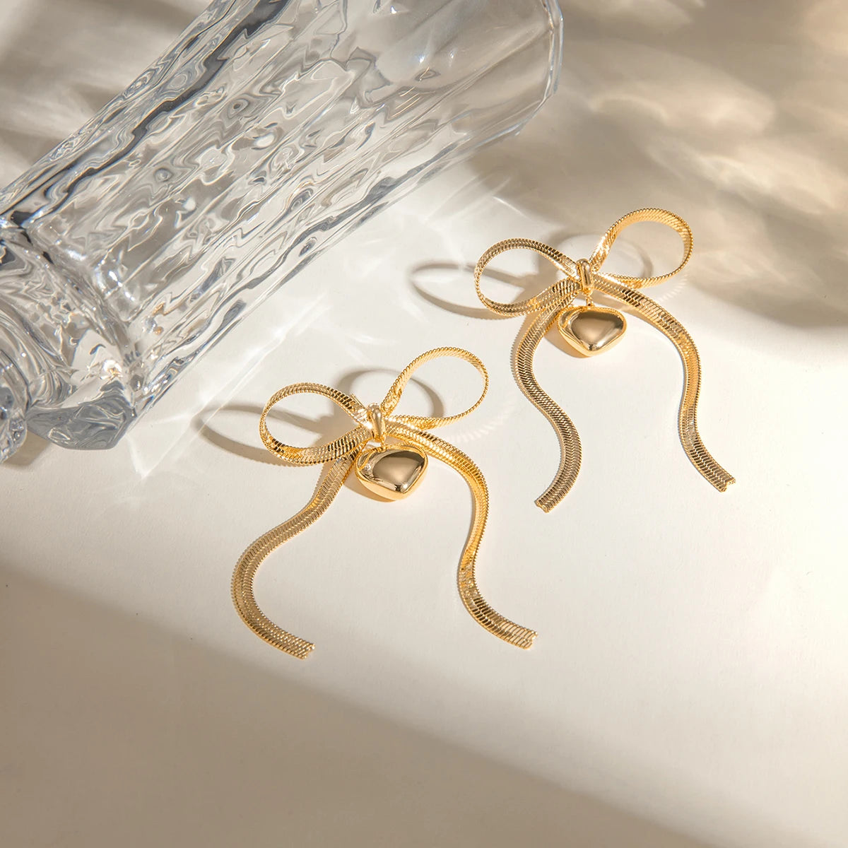 Schlangenkette 18K vergoldeter Edelstahl Liebesherz Schleife Flacher Anhänger Ohrring Anlaufgeschützt Romantischer Schmuck Gala Geschenk