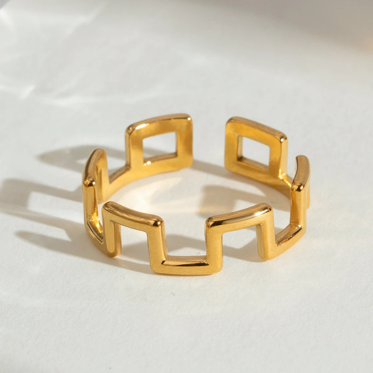 18K PVD minimalistischer rostfreier Edelstahl quadratischer Citadel-Open-End-Ring für Damen stilvoller täglicher antiallergischer Schmuck