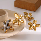 Conjunto de Anel e Brinco Feminino Estilo Flor em Aço Inoxidável Banho PVD 18K com Pérola Imitativa Adesiva Metálica, Joia Estilosa e Marcante