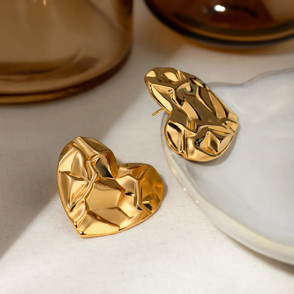 ステンレススチール ヴィンテージ プリーツ ラブハート スタッド ピアス PVD 18k メッキ 高品質 フリー テンパラメント チャーム ジュエリー 女性用