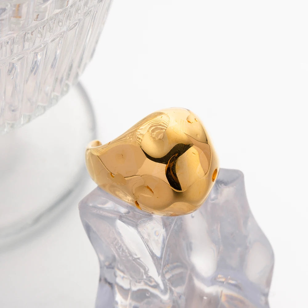 Vandtæt rustfrit stål Chunky 18K guldbelagt rund form Hammer Grain Glat luksusring til kvinder Finger smykker