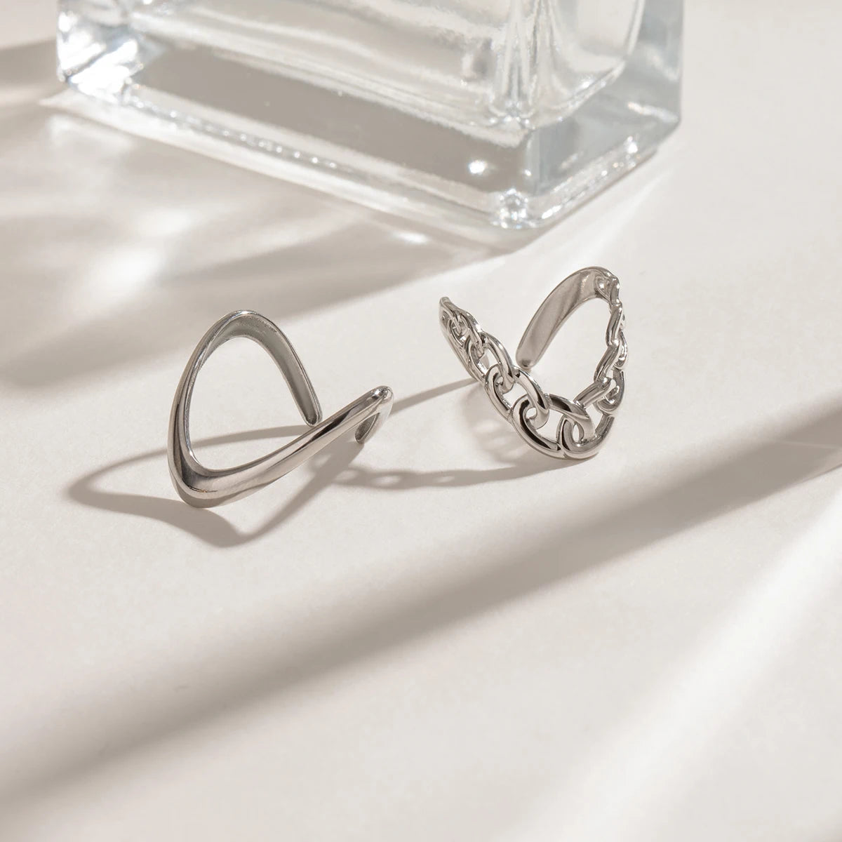 2er Set Stapelringe Silberfarbener Edelstahl V-förmiges Doppel-Lagen-Design Farblich beständige Unisex-Schmuck