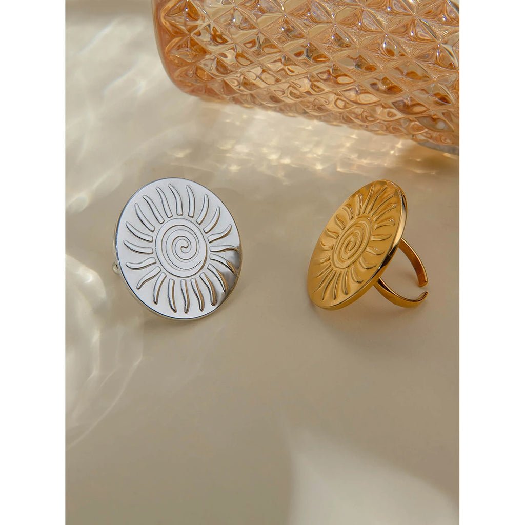 Uitzonderlijke 18K PVD-geplateerde roestvrijstalen delicate ronde middelste zonnebloem open ring dames hoge kwaliteit charme stijlvolle sieraden