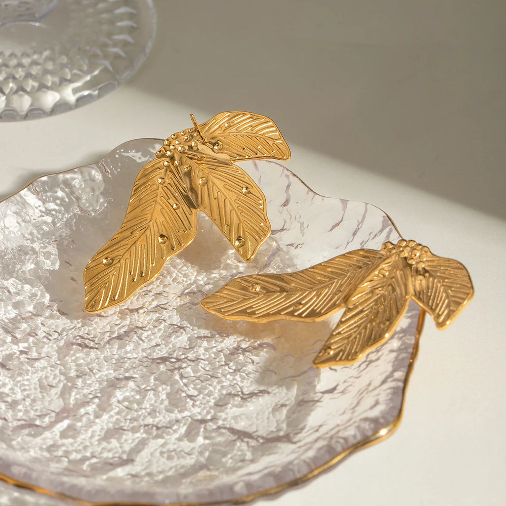 Minimalistisk 18K forgyldt rustfrit stål Ribbede bladformede øreringe Kvinder Daglig metaltekstur Anti-allergiske smykker