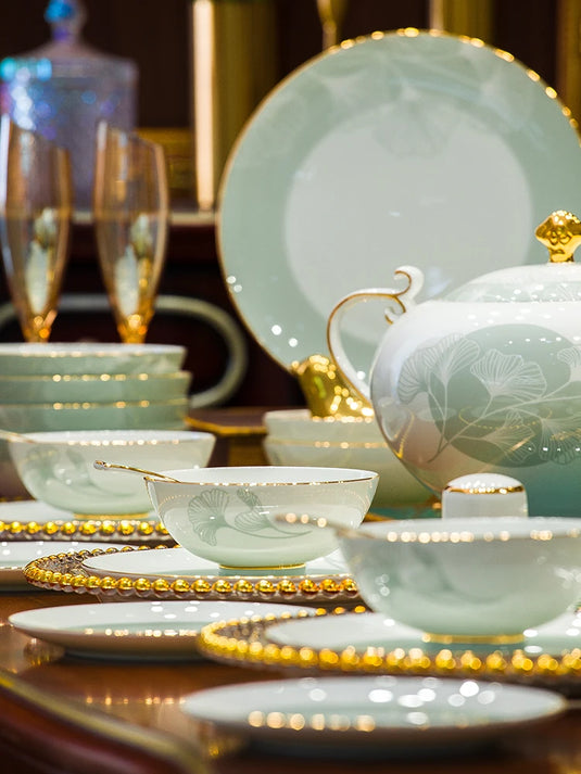 60 stykker Bone China-stel med farverig glasur Elegante skåle og tallerkener til hjemmet Keramiske skåle og tallerkener