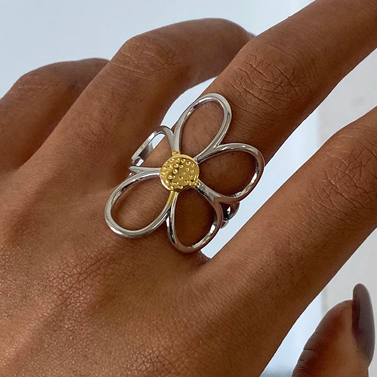 Stainless Steel Hollow Flower Retro Creative Light Luxury Open Ring 18K PVD Plated Anti Allergic Rust Proof Stylish Jewelry