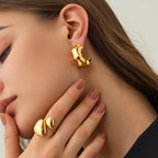 18K forgyldt rustfrit stål C-formede bambusknudeøreringe Kvinder Charmerende Metaltekstur Vandtæt smykker Gallagave