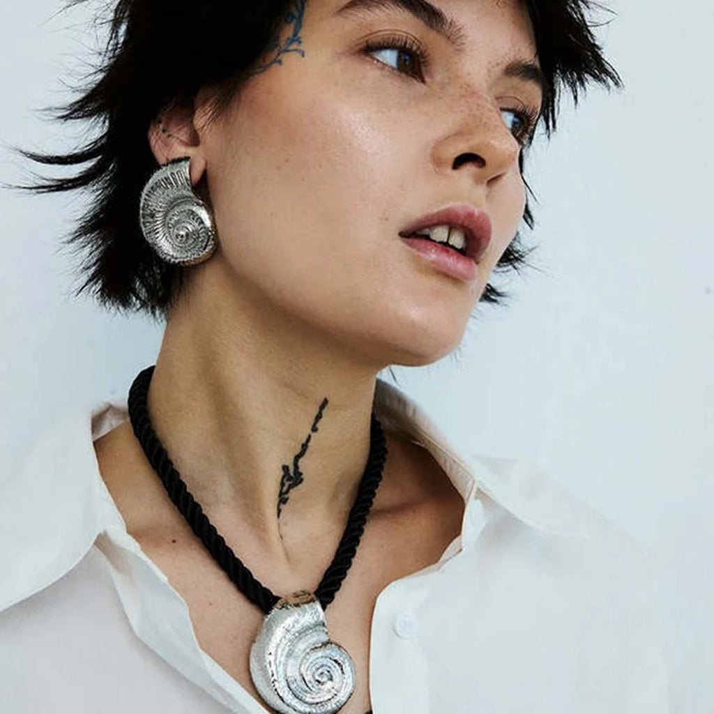 Stålfarve Rustfrit stål Chunky Conch Stud Øreringe Metal Tekstur Vandafvisende Hypoallergene Finpolerede smykker