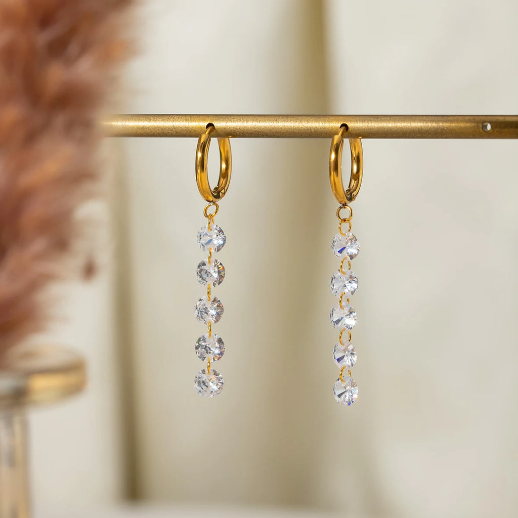 Edelstahl 18K Minimalistische geometrische rostfreie Fransenohrringe mit Zirkon besetzt, temperamentsfreier Charmschmuck für Frauen