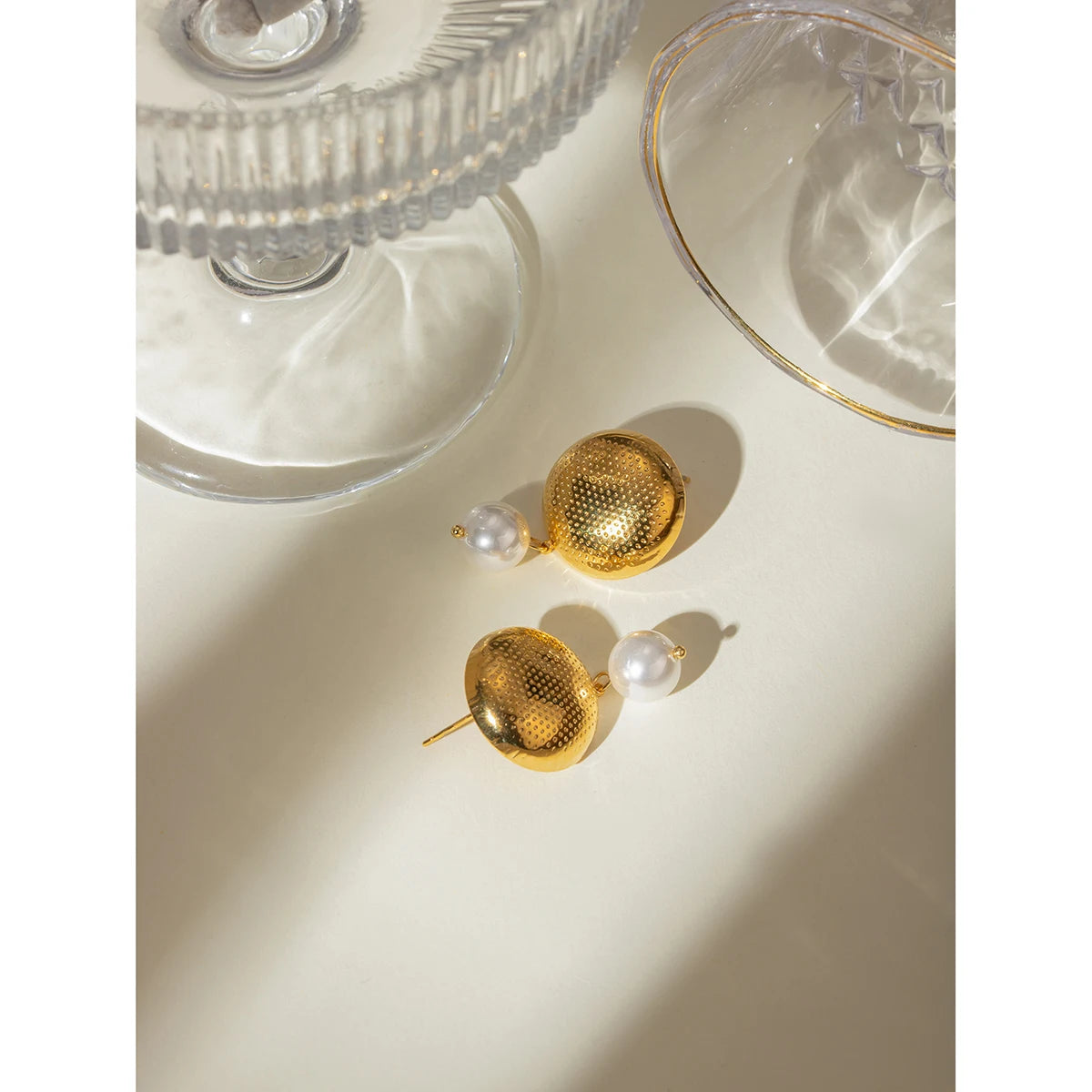 Pendientes de perla de imitación semiredondos de acero inoxidable ligero y acogedor minimalista PVD 18K para mujer a la moda, joyería impermeable bijou