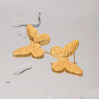 18Kゴールドメッキステンレススチールミニマリストレトロ変色防止バタフライテクスチャードスタッドイヤリングユニーク女性用メタルイヤージュエリー