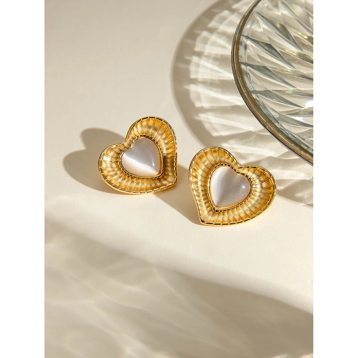 Edelstahl Liebesherz Weiße Katze Opal Ohrringe 18K Goldbeschichtet Rostfrei Temperament Charme Schmuck Bijoux für Frauen