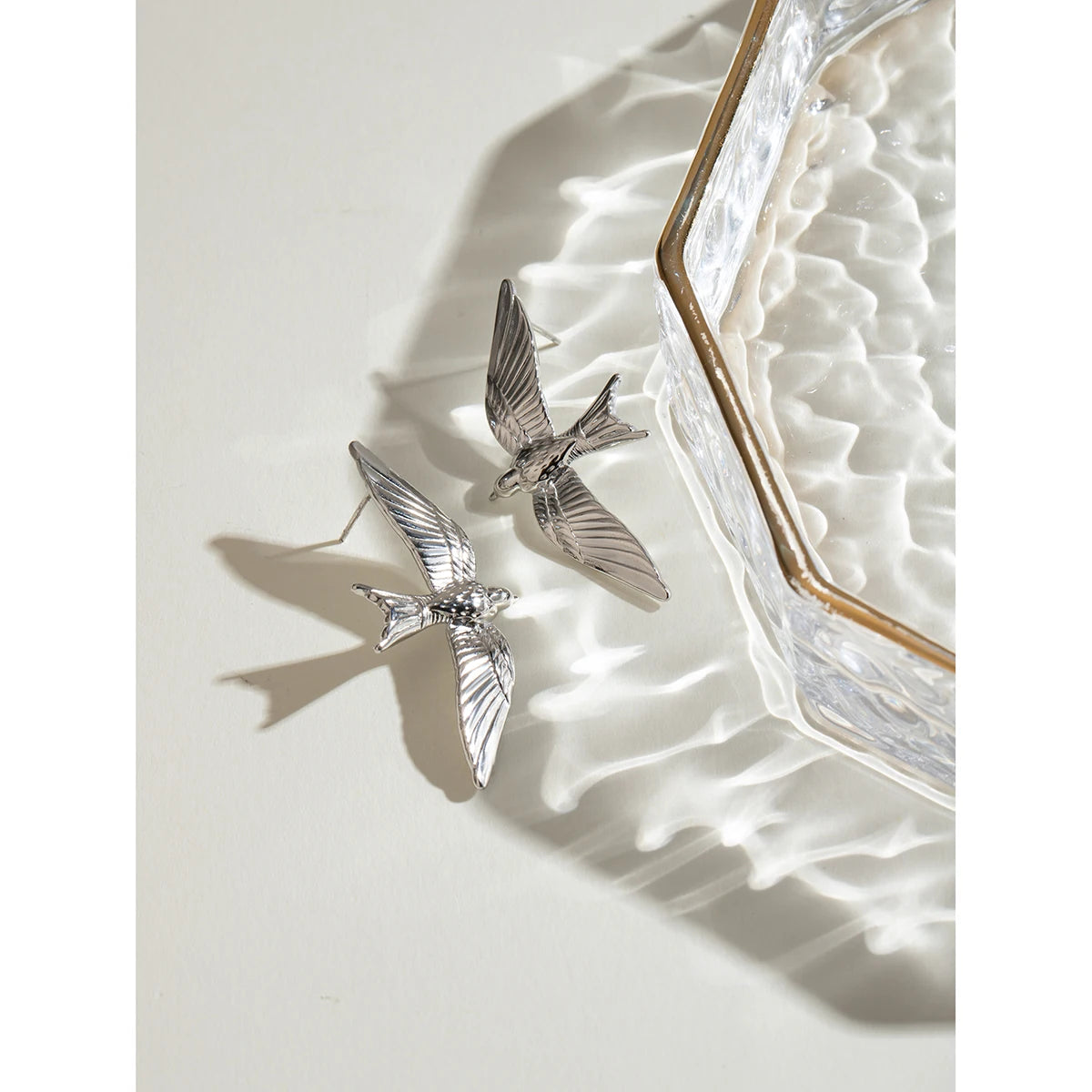 Stålfarve rustfrit stål Vintage stereoskopiske fugleformede øreringe til kvinder Vandtæt mode charmesmykkefest