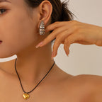 Vanddråbe i rustfrit stål Håndemaljerede, hule øreringe i mode, personlig guldfarve tekstur, vandtætte smykker