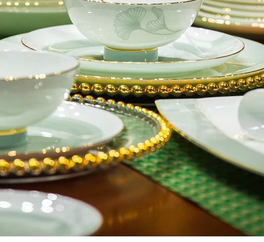 60 stykker Bone China-stel med farverig glasur Elegante skåle og tallerkener til hjemmet Keramiske skåle og tallerkener