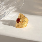 Modischer 18K PVD-beschichteter Edelstahl mit Retro-Muster, eingelegter halbgesichtiger roter Achat, offener Ring, Damen-Charm-Statement-Schmuck