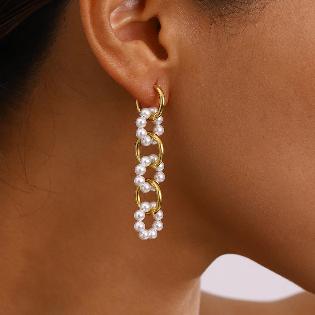 Leichter Luxus 18k vergoldeter Edelstahl französischer Stil Imitation Perle ineinandergreifende Ohrringe für Frauen Allergieprävention Schmuck