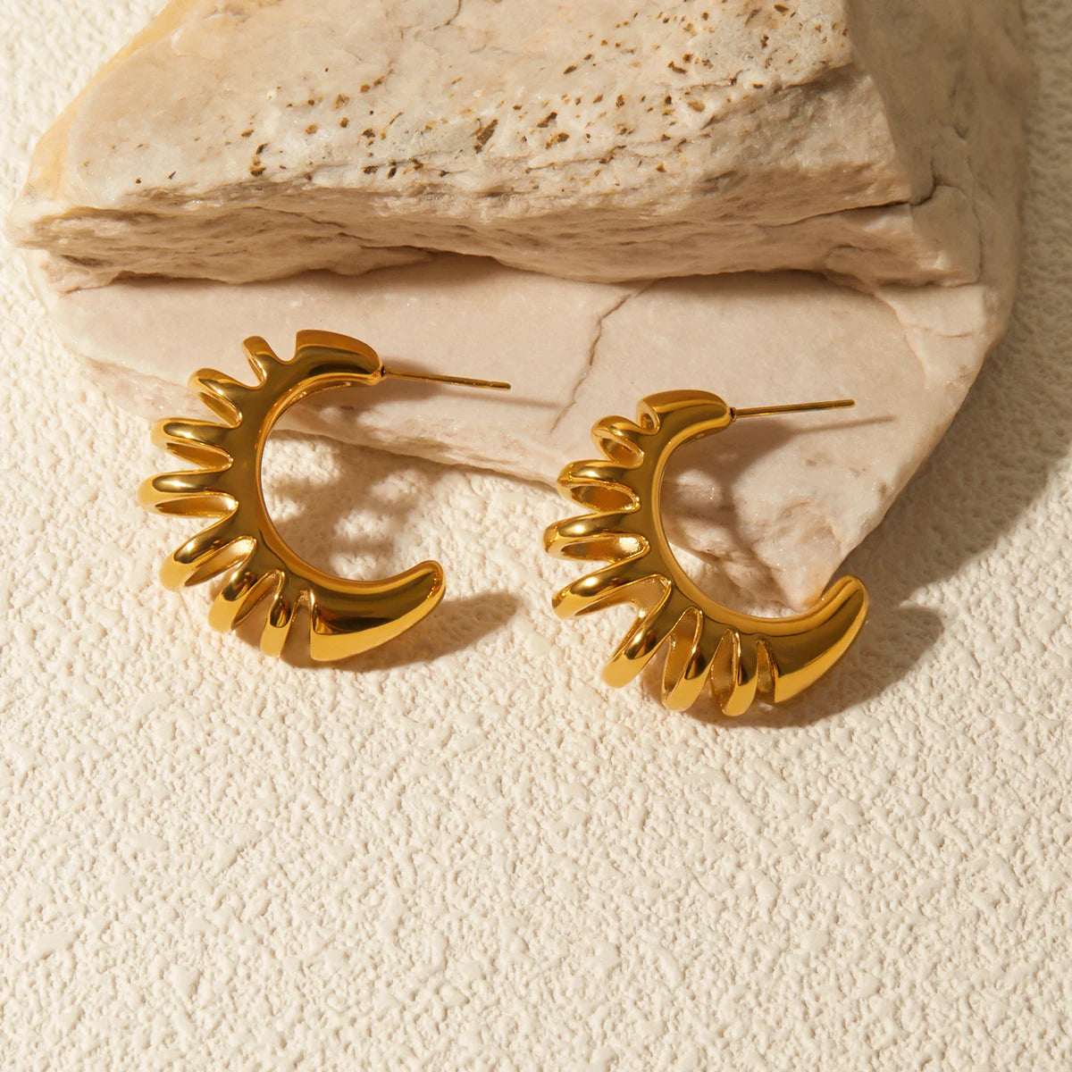 Rustfrit stål 18 karat forgyldt delikat C-formet line hule øreringe lyse hyggelige rustsikre Bijoux Femme gallagave