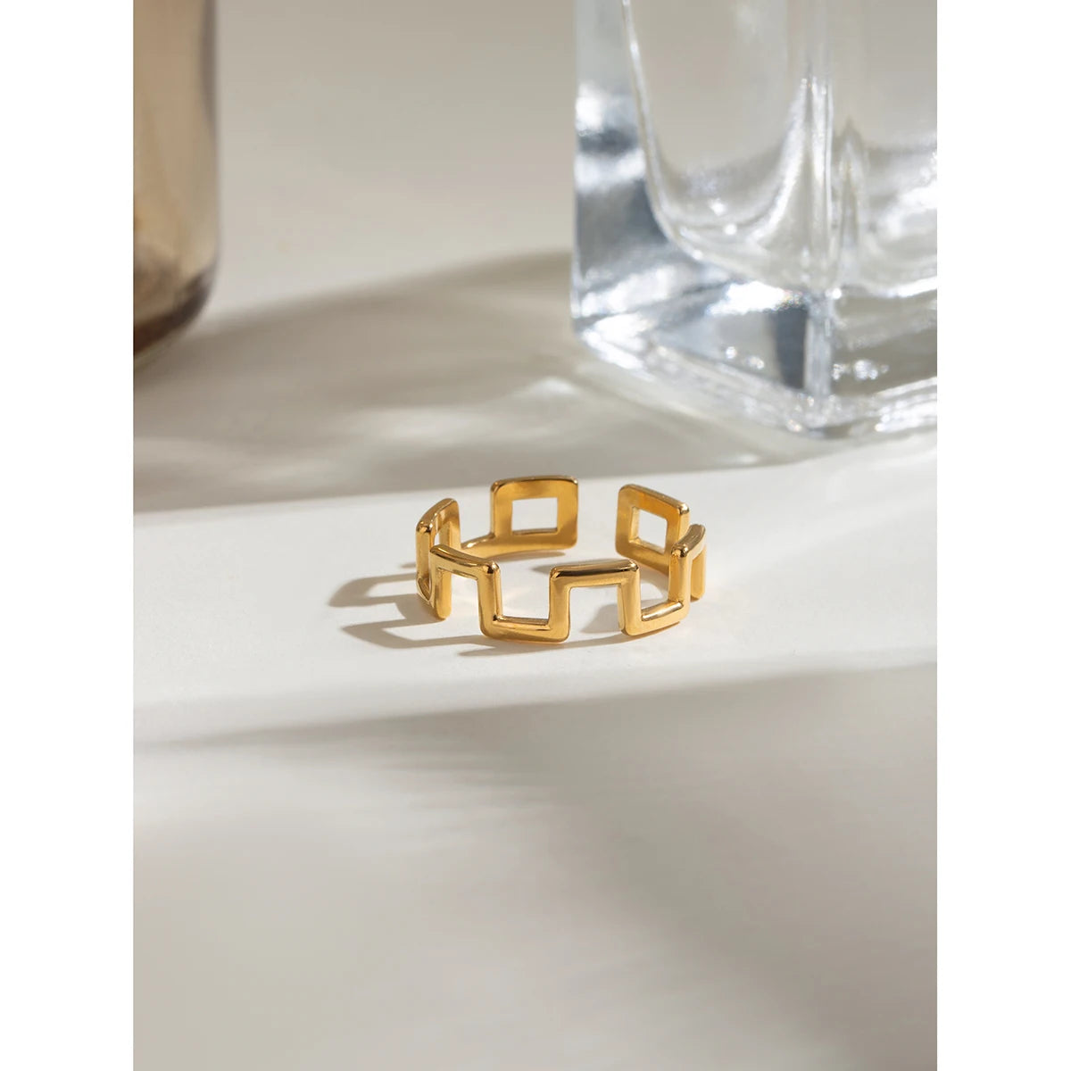 18K PVD minimalistischer rostfreier Edelstahl quadratischer Citadel-Open-End-Ring für Damen stilvoller täglicher antiallergischer Schmuck