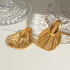 Minimalistisk 18K Beach Rustfrit Stål Fiskehale Ribbede Polerede Stud Øreringe Kvinder Anti Allergisk Elegant Charm Daglige smykker