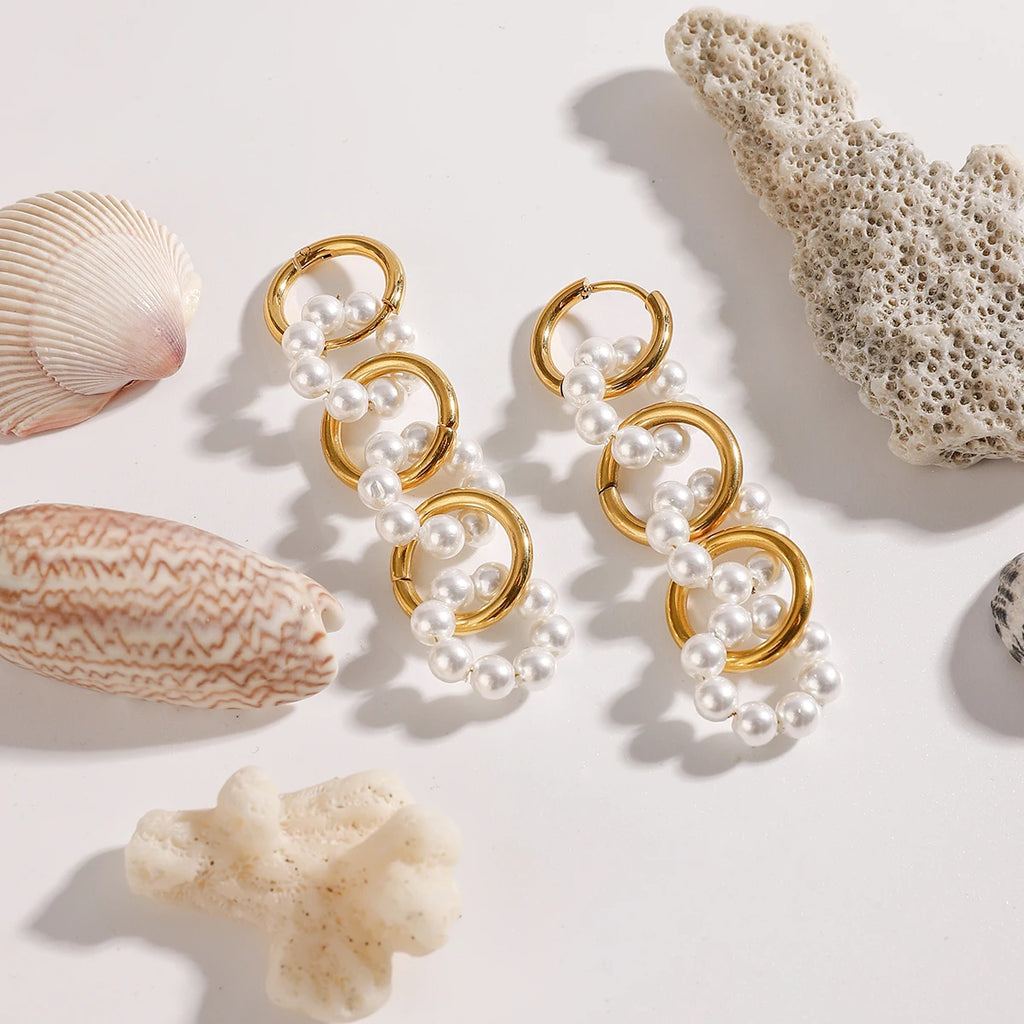 Leichter Luxus 18k vergoldeter Edelstahl französischer Stil Imitation Perle ineinandergreifende Ohrringe für Frauen Allergieprävention Schmuck