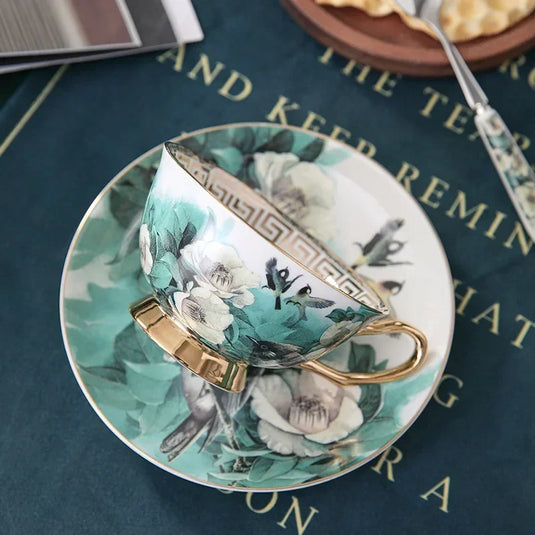 RICHMOND Udsøgt europæisk stil Bone China-kaffekopsæt - Luksuriøst blomster- og fuglemotivdesign med guldaccenter, miljøvenlig, elegant gaveæske, perfekt til eftermiddagste eller kaffe, inkluderer dekoreret ske