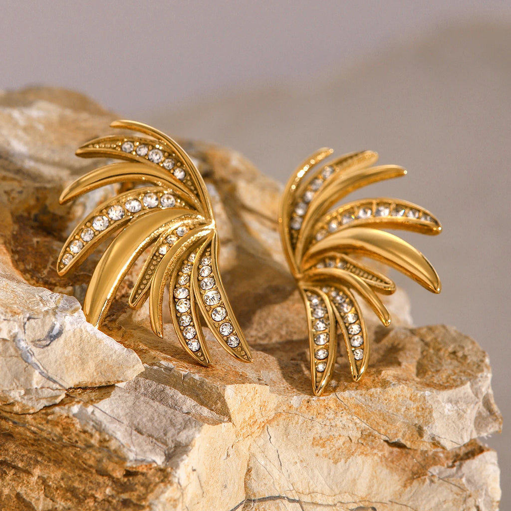 18K PVD goldbeschichtete Blattflügel-Ohrringe mit Einlage aus weißem Zirkonia, Edelstahl, Damen, auffälliger, unverwechselbarer, rostfreier Schmuck