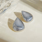 18K vergoldete Edelstahl-Textur Wassertröpfchen Muschel-Ohrringe Poliertes Metall Statement-Textur Modeanhänger Schmuck