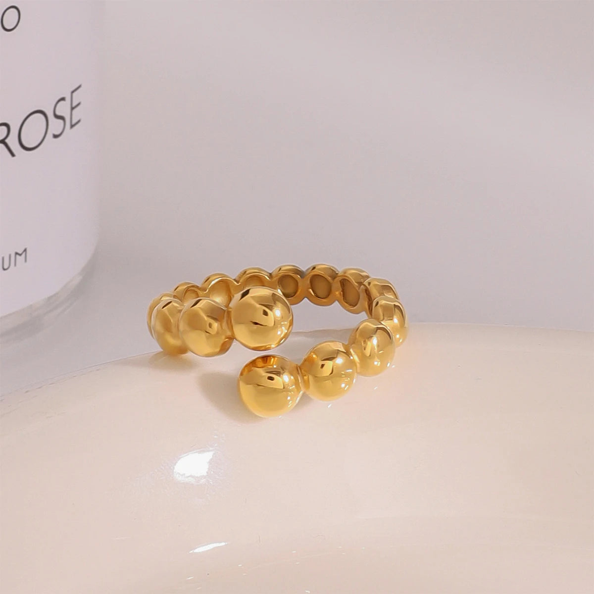 18k vergoldeter Edelstahl Hochwertiger Ins Persönlichkeit Nischenrundperlenring Damen Allergieprävention Charmschmuck Gala Geschenk