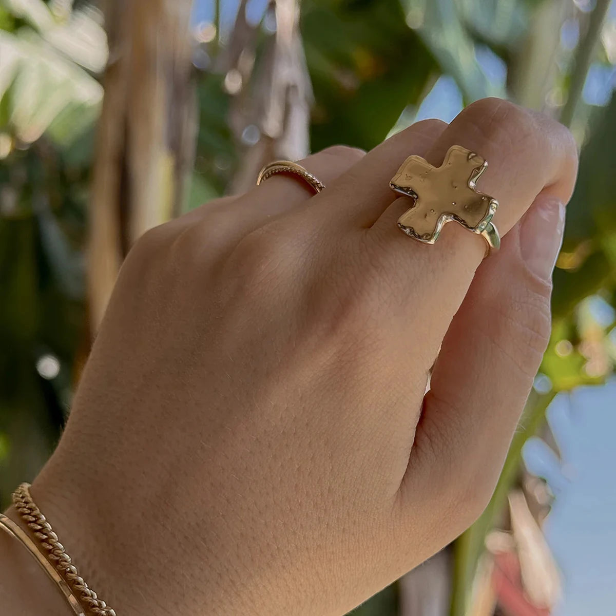 18k vergoldete Hammerschlag-Muster hydraulische Kreuz-Öffnungsring-Halskette aus Edelstahl für Damen, rostfrei, exquisite Schmuckstücke Bijoux