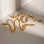 Anløbssikker 18K forgyldt rustfrit stål serpentindesign minimalistisk slangeformede øreringe til kvinder øredesigner smykker