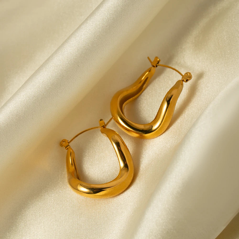 18k Gold Plated Delicate Stainless Steel Wavy Design U-shaped Hoop Earrings Light Cozy Jewelry for Women
