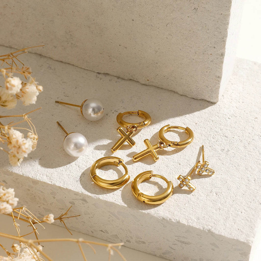 4 Paare pro Karte Edelstahl Kreuz weiße Strass Perlen Ohrringe Damen 18K PVD-beschichtet Allergikerfreundlich Rostfrei Schmuck