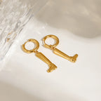 Minimalistiske 18k forgyldte rustfrit stål glatte støvler formede vedhængsøreringe, anti-allergiske, rustsikre stilfulde smykker