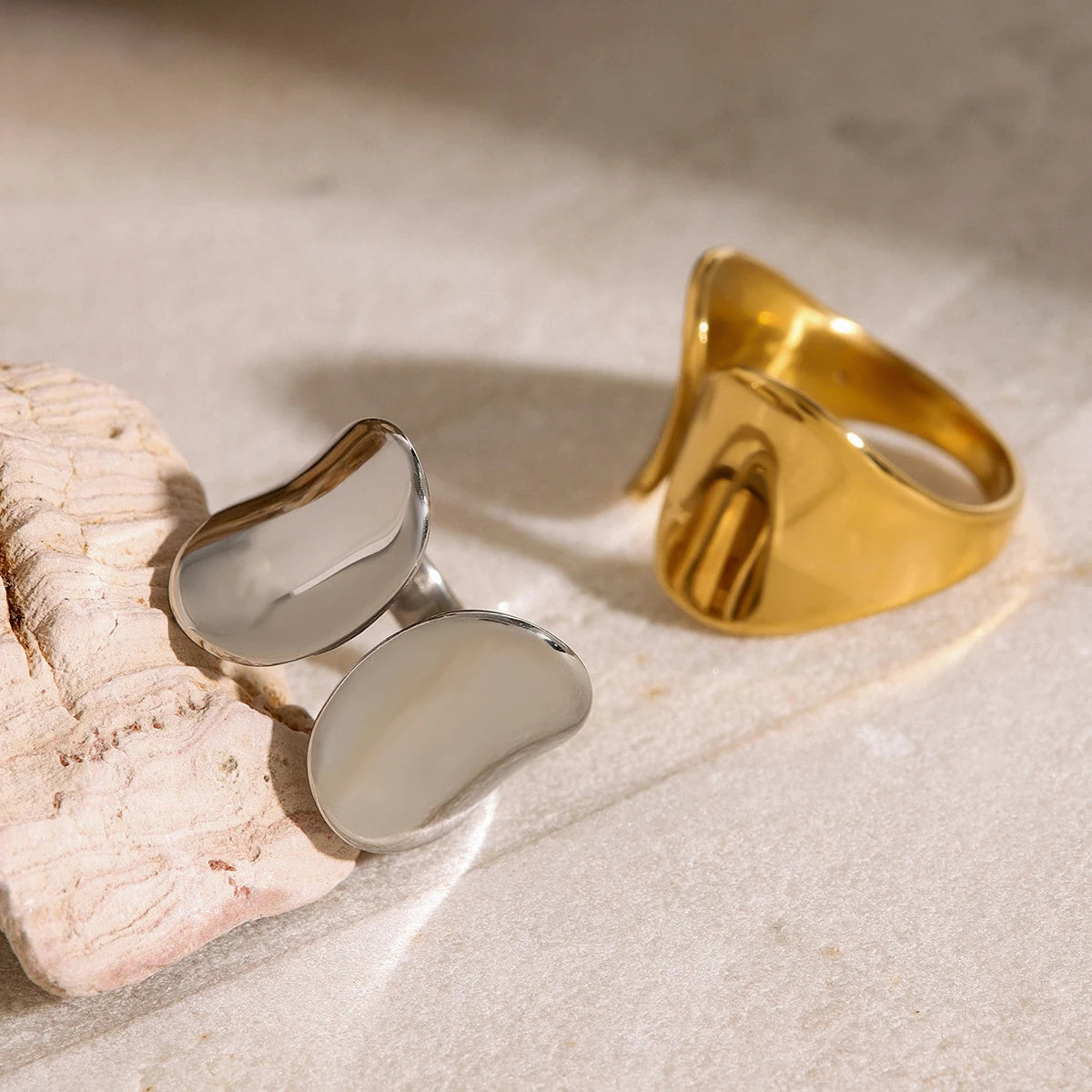 Rostfreier 18K PVD-beschichteter symmetrischer glatter offener Ring aus Edelstahl für Damen, rostfreier Metall-Statement-Schmuck, wasserdicht