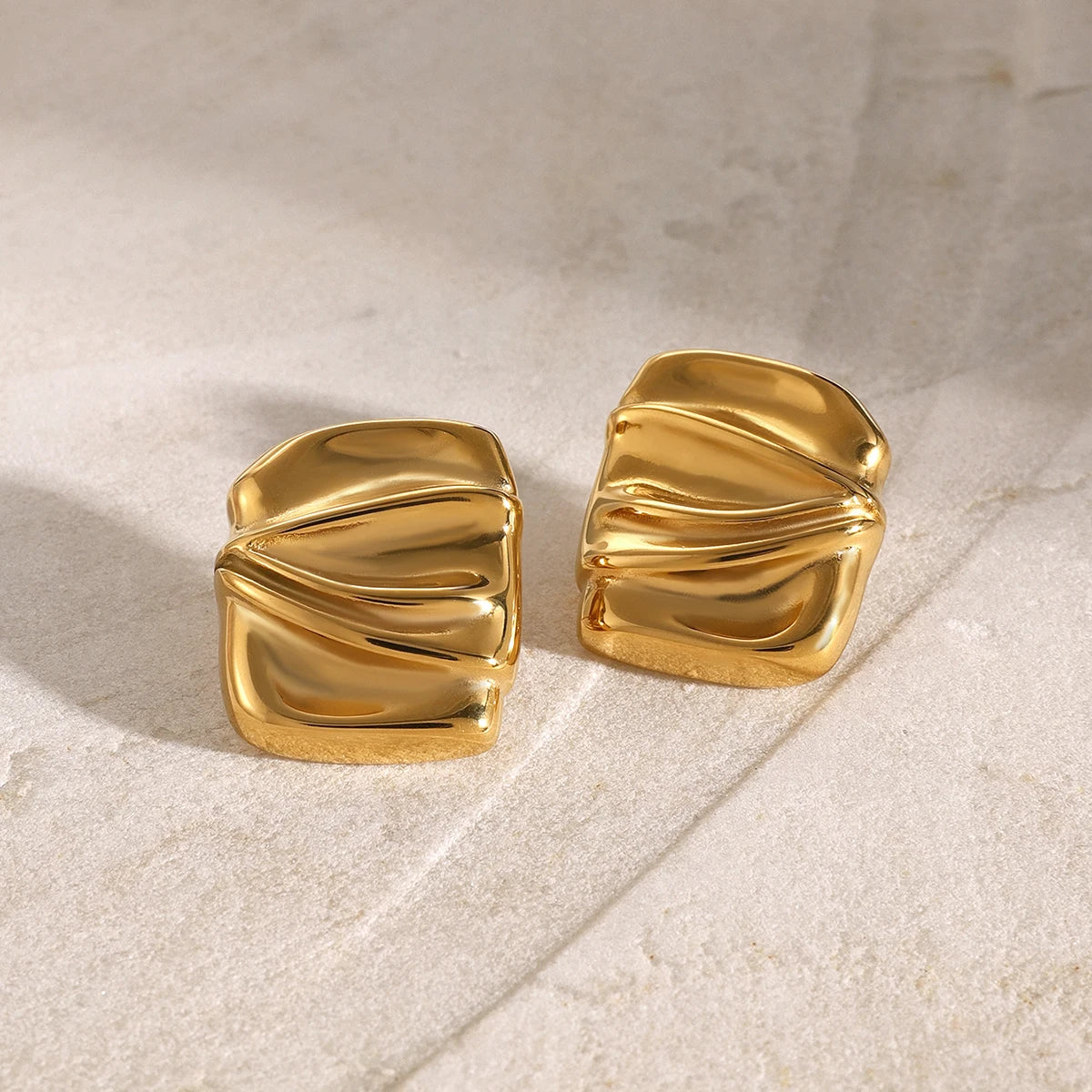 18K PVDメッキ ファッション 幾何学的 ミニマリスト 長方形 プリーツ イヤリング ステンレススチール クリエイティブ アレルギー防止 耳飾り