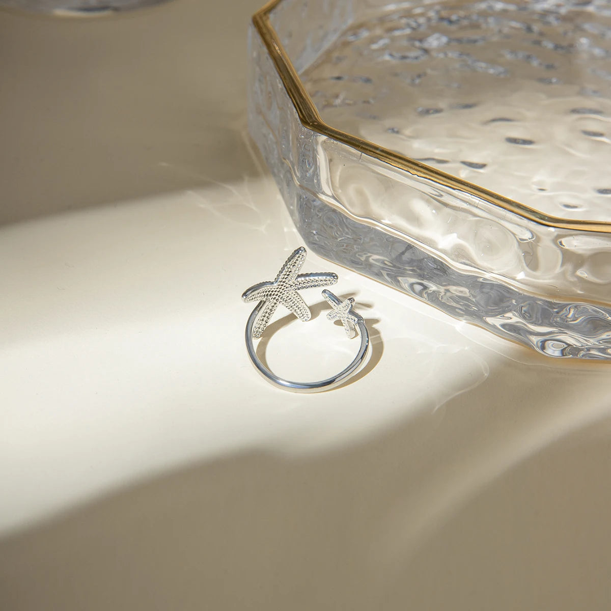 Stilvoller Edelstahl Metallstruktur Vintage Stahlfarbe Seestern Asymmetrischer Öffnungsring Wasserdichter Charme Fingerschmuck für Frauen